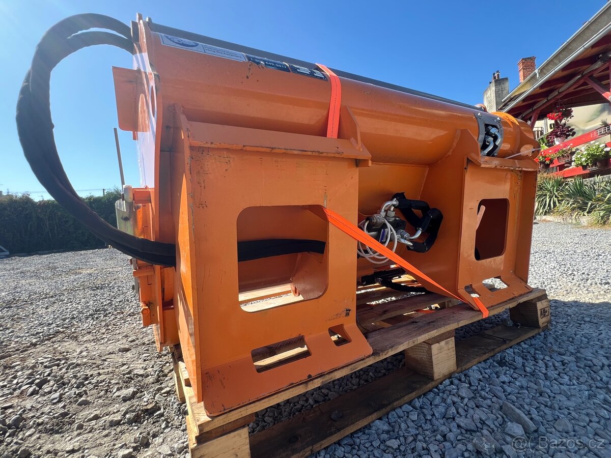 Míchačka na beton na Smykový Nakladač - 8