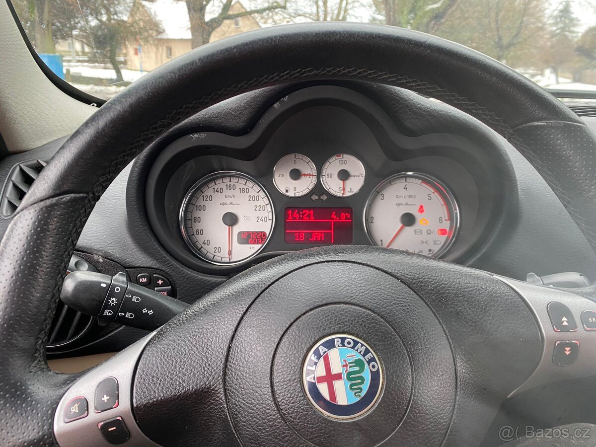 Alfa Romeo 147 1,9 JTD rok 2005 klima - 8