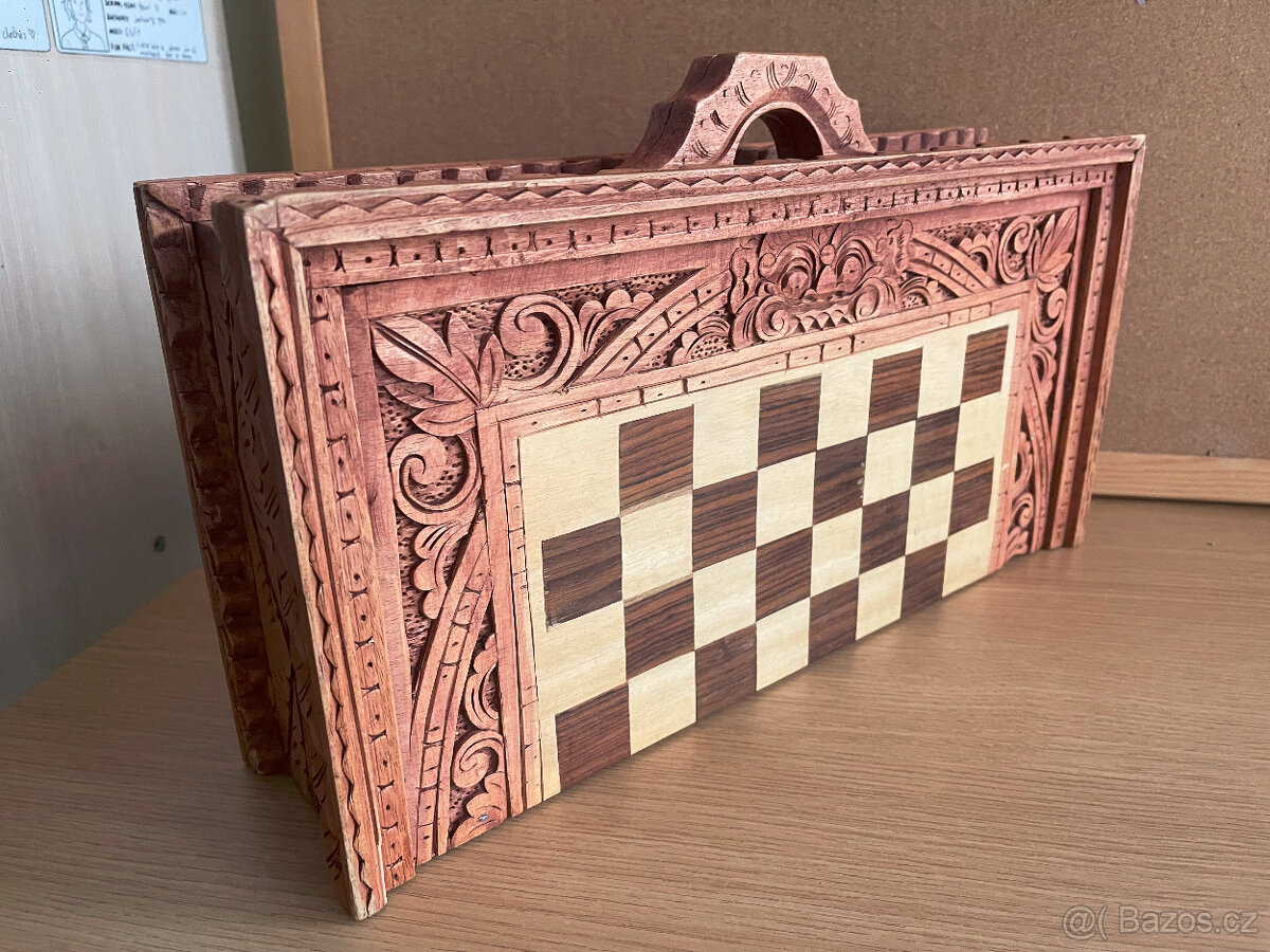 Šachovnice + dřevené šachy - 8