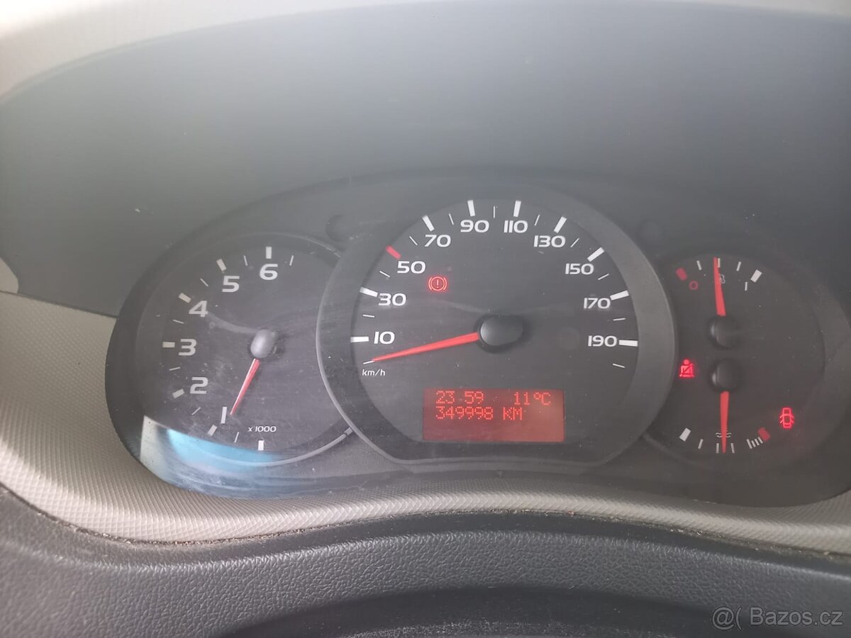 Renault master 2.3DCI nová STK nový motor Klima - 8