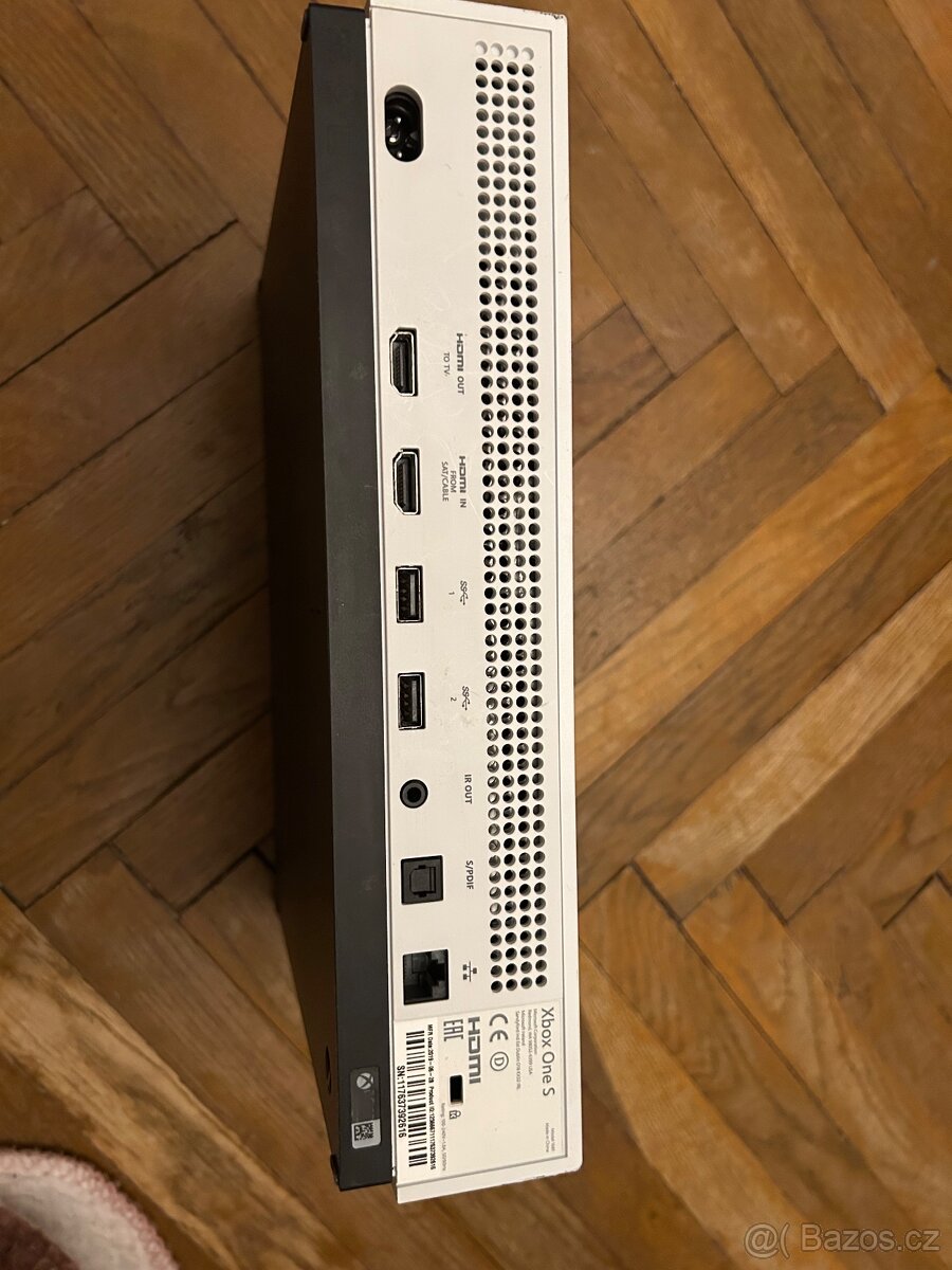 Xbox One S model 1681 - 8