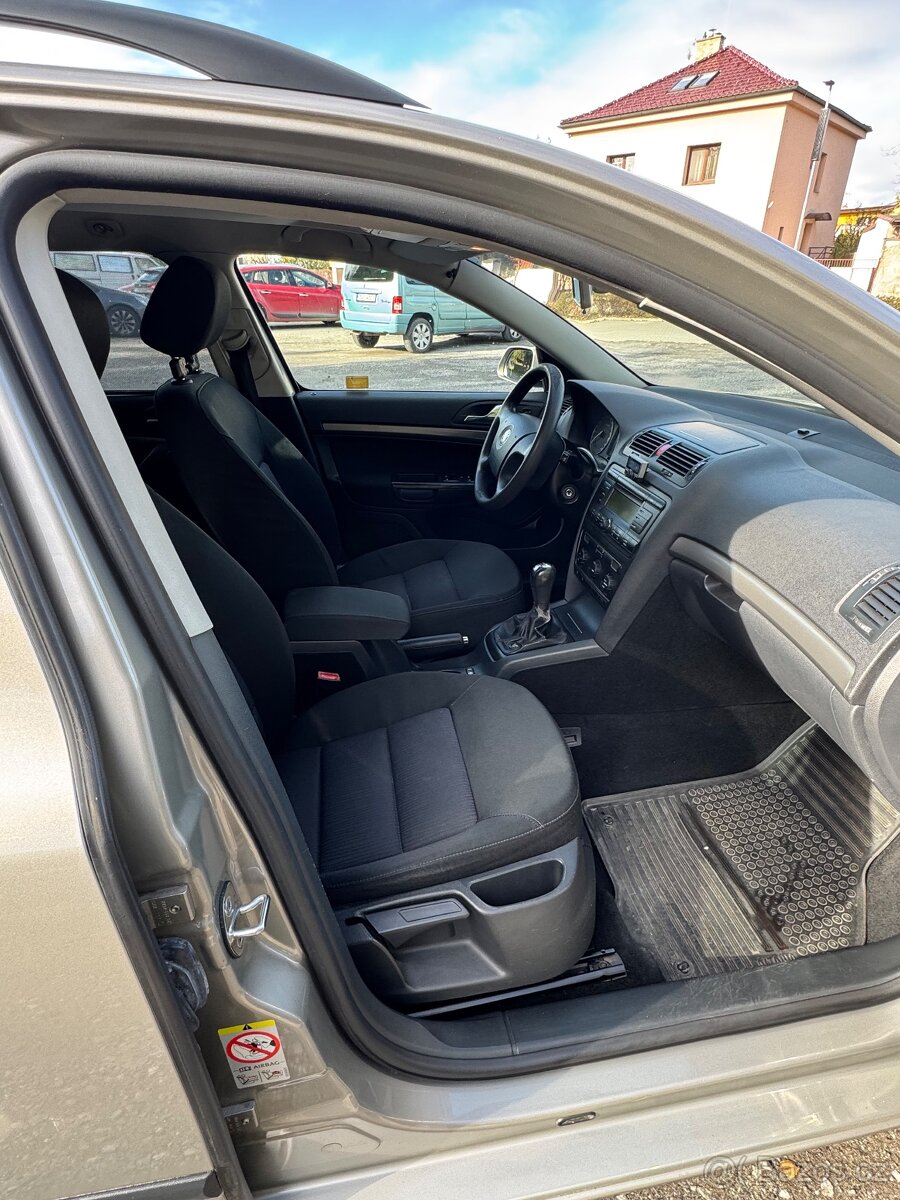 Škoda Octavia II 1.6 FSI 85kw - 8