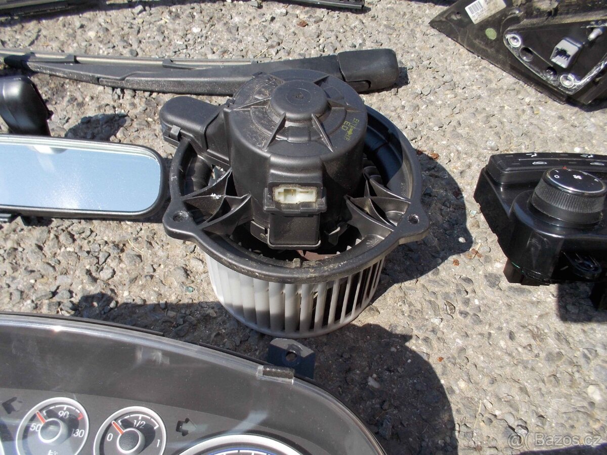 Díly interiéru Hyundai i30 - 8