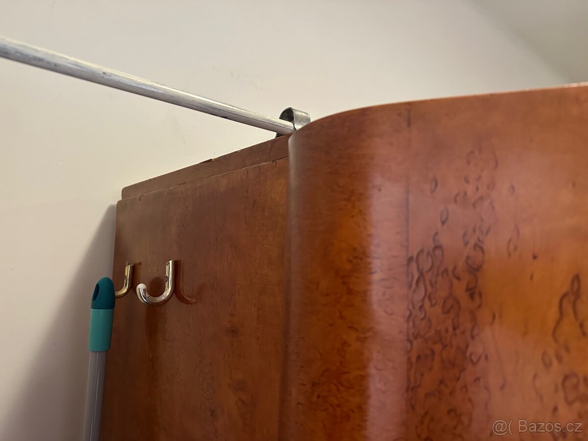 ZDARMA starožitná skříň - 8