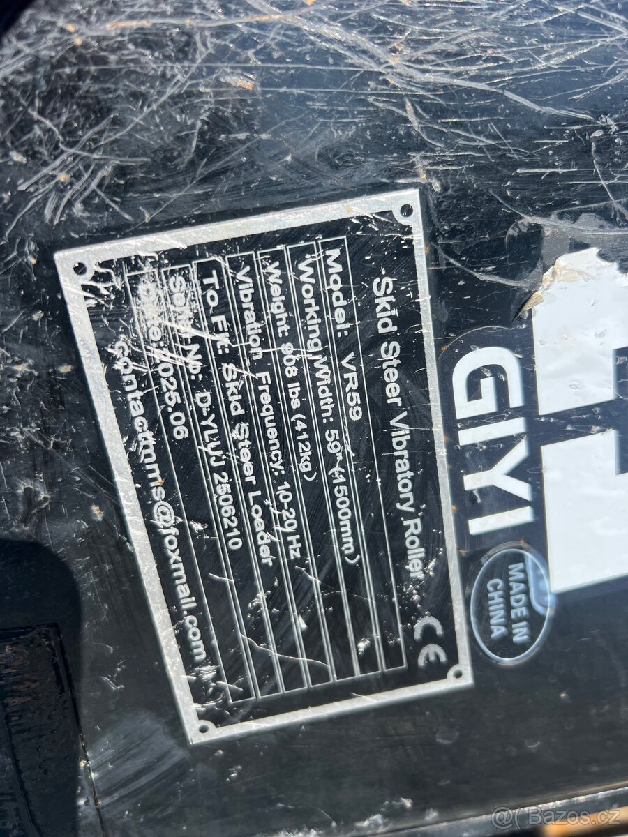 Vibrační válec noví na Smykový Nakladač - 8