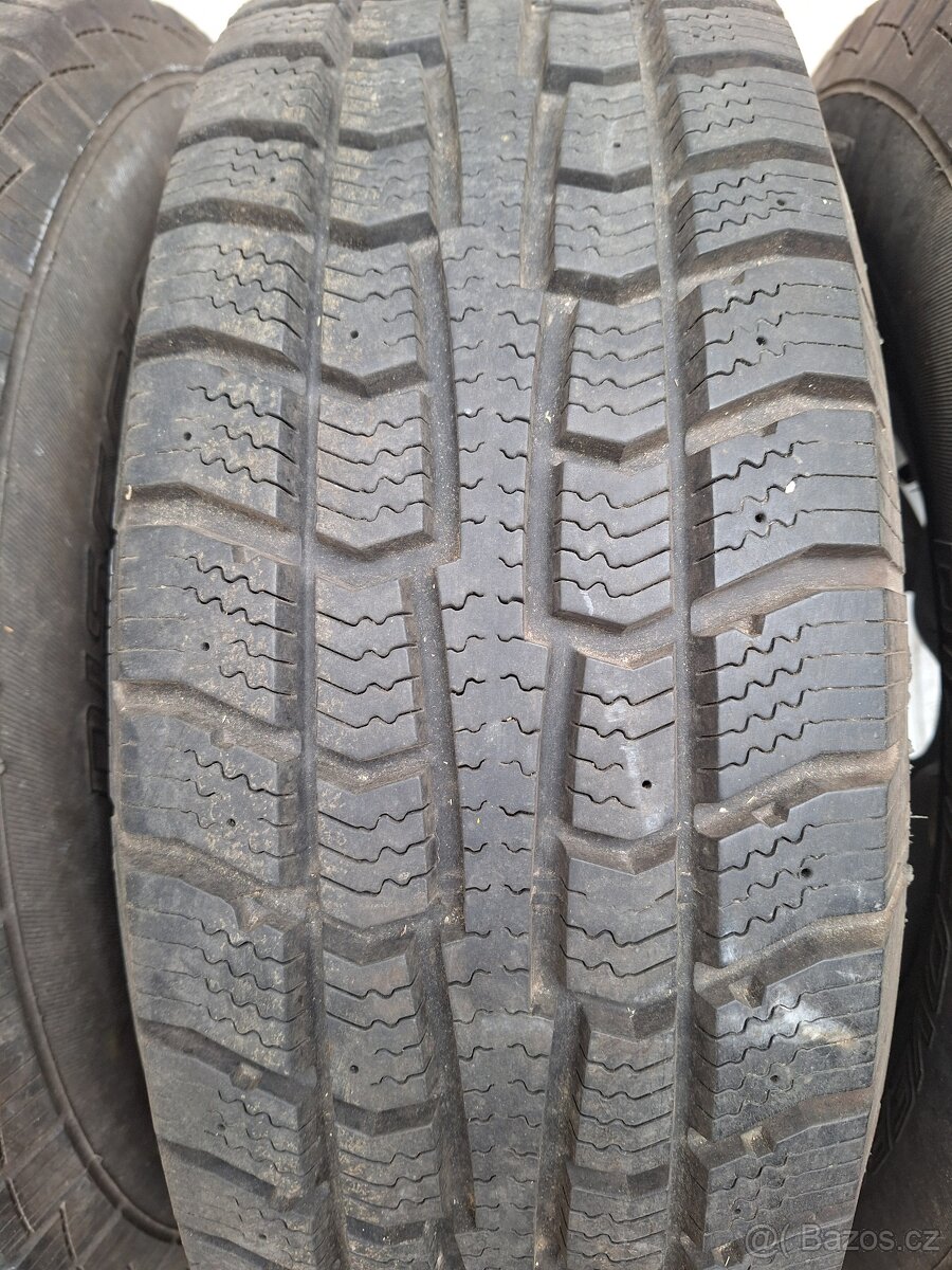 pneu 235/75 R15 - 8