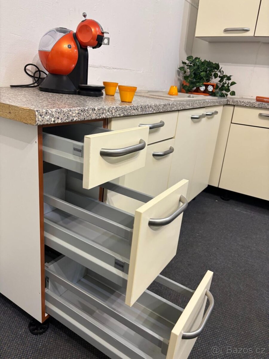 Nadčasová kuchyně LEONA - 8