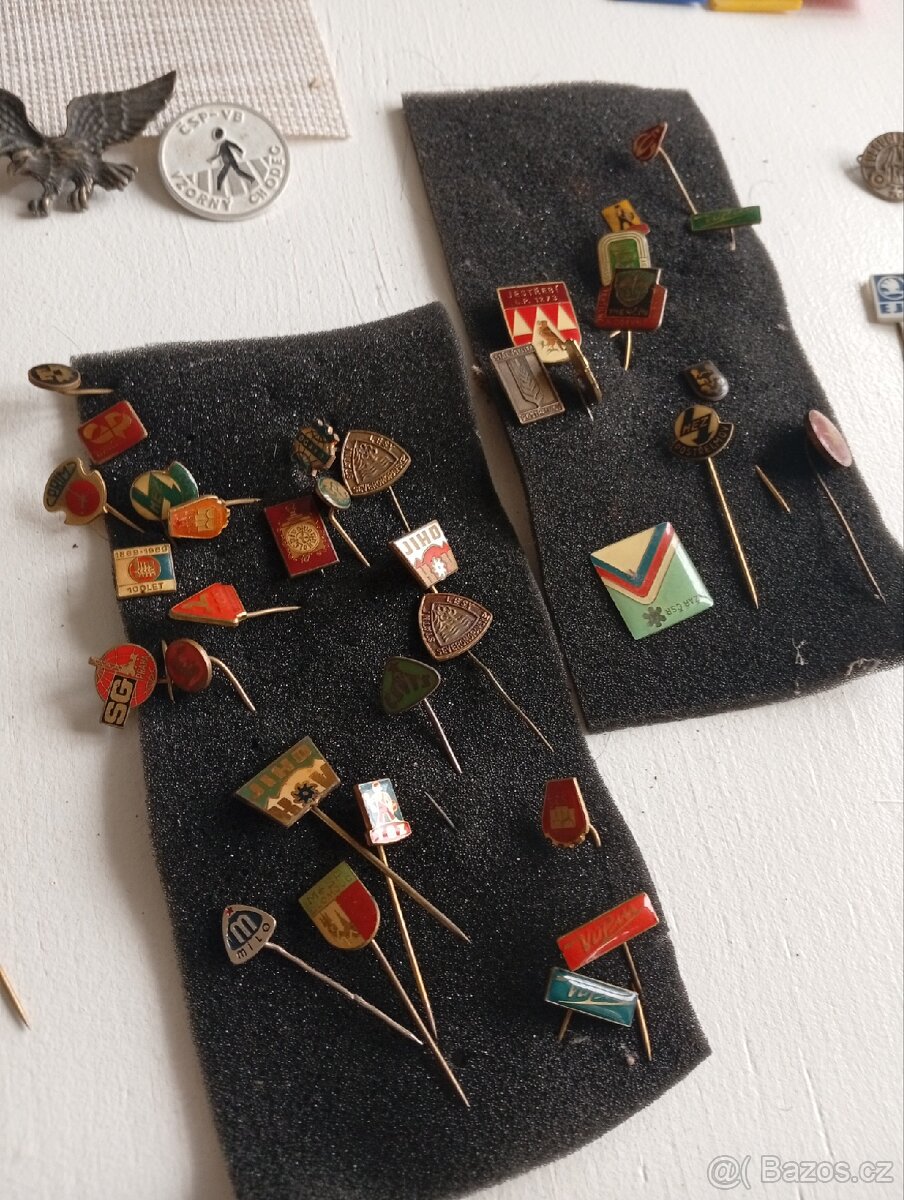 Různé odznaky - 8