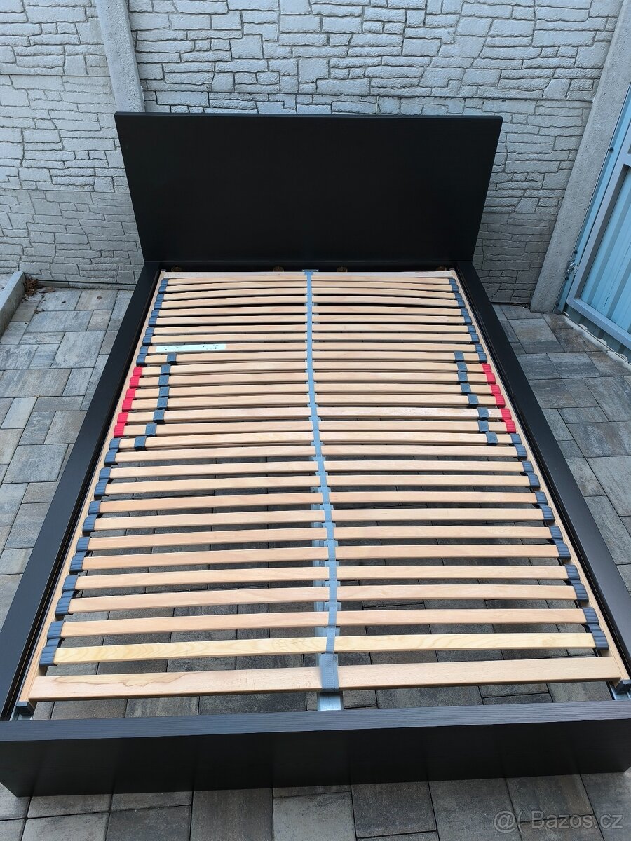 Prodám manželskou postel 140cm x 200cm - 8