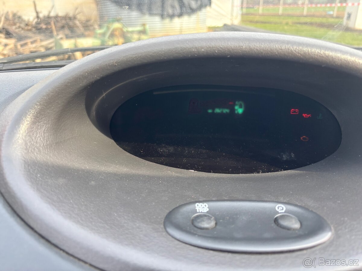 Toyota Yaris 1.0 VTI 1999 - 8