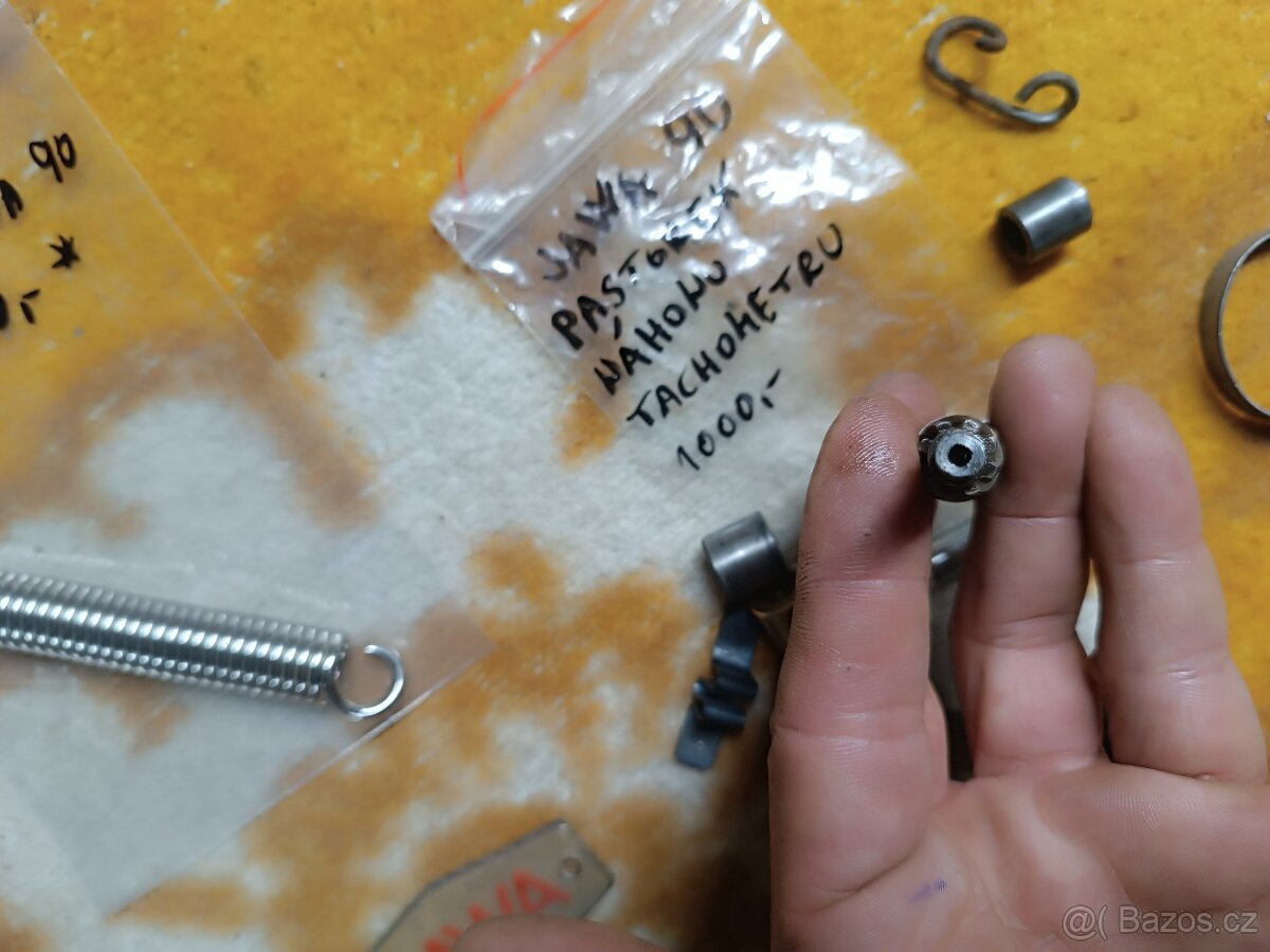 Jawa 90 kryt řetězu,koleno sání,spinacka,náhon tachometru,zn - 8