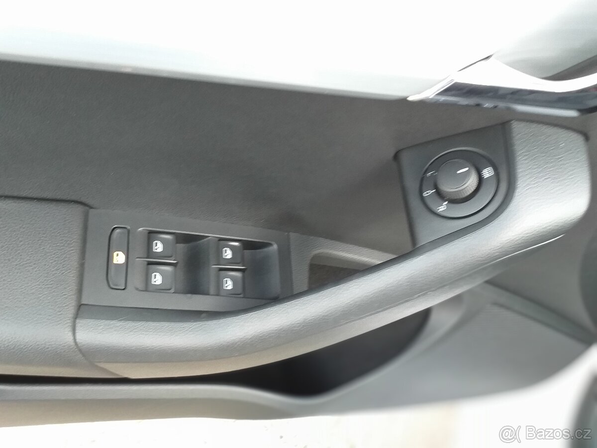 ŠKODA OCTAVIA COM III,1,6 TDi,ESP,KLIMA,ČR.SERVISKA - 8