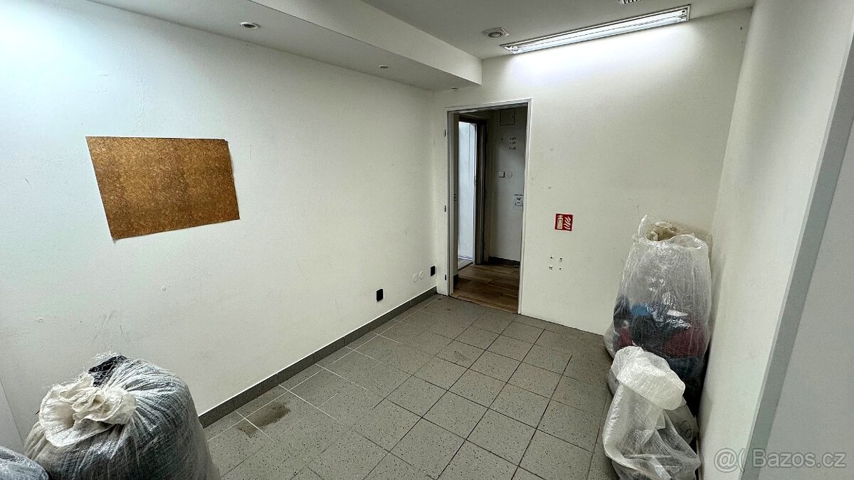 Pronájem obchodního prostoru 128m2 v centru města - 8