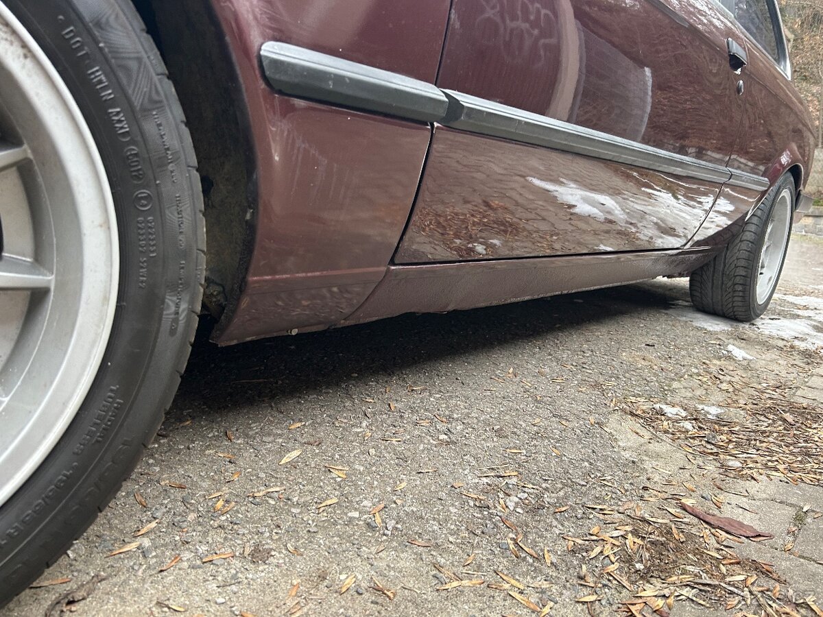 Prodám BMW e30 320i kupe - 8