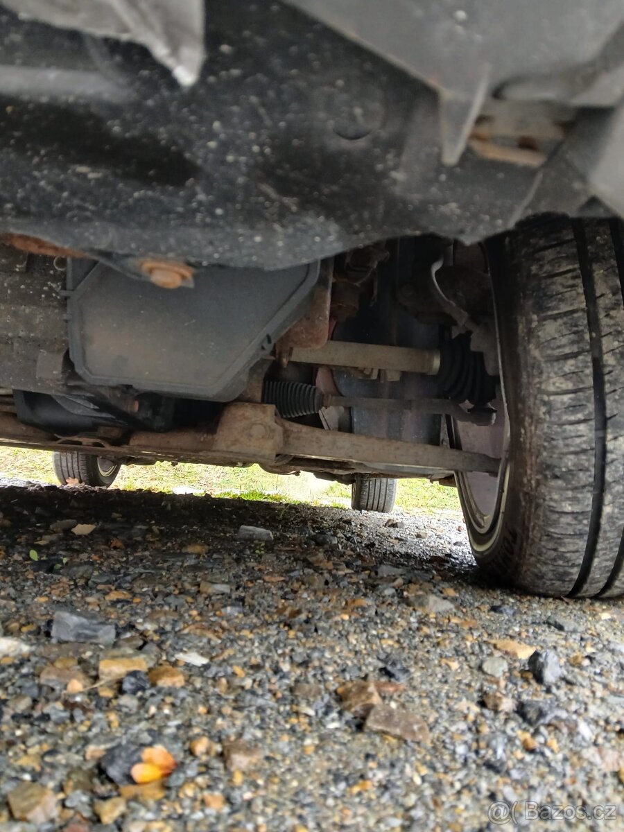 Ford Focus na náhradní díly - 8