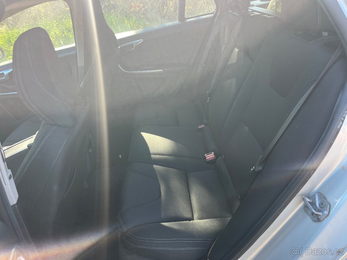 Prodám Volvo V60 D4 2.0 Diesel - 8