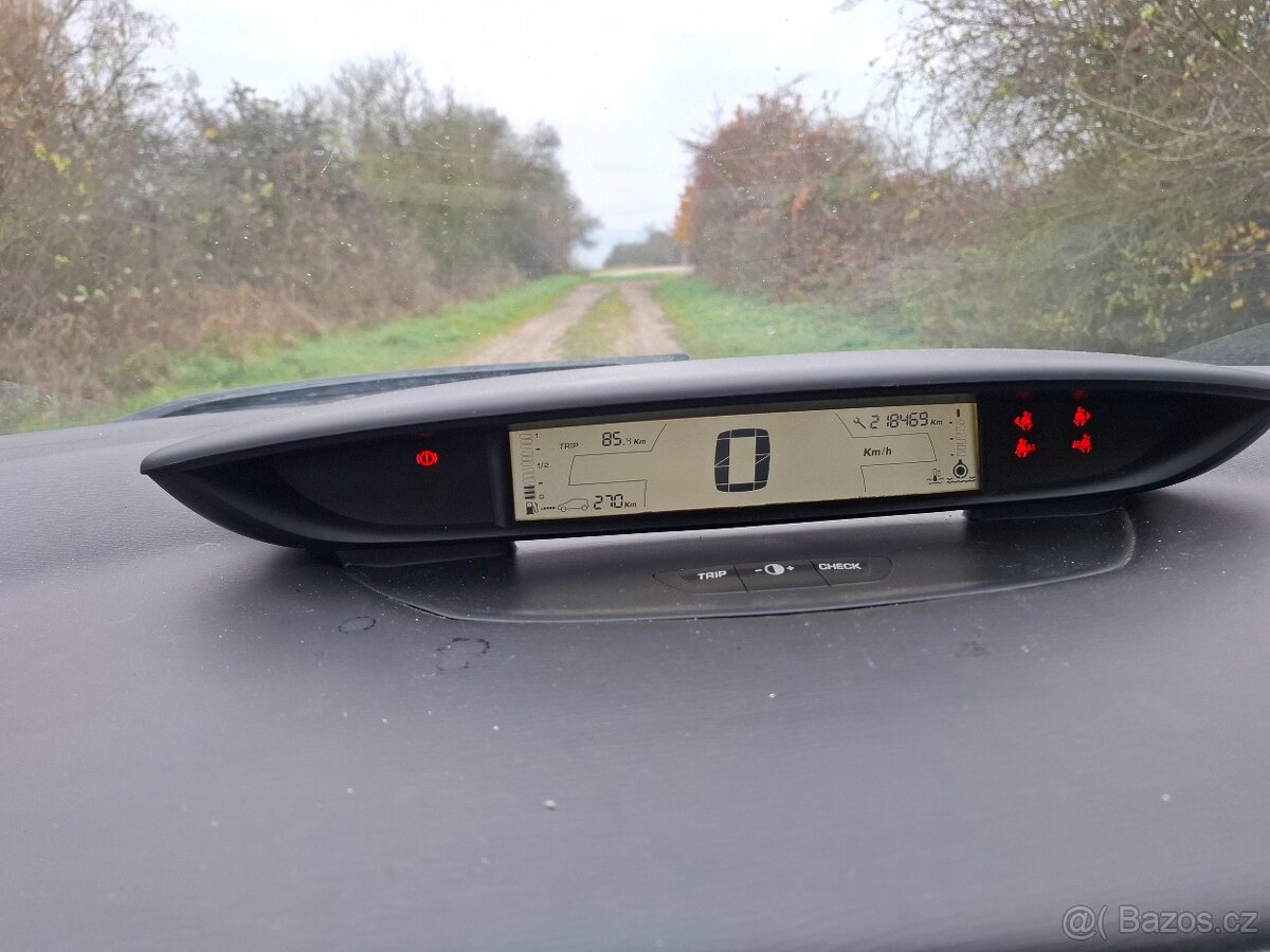 Citroën C4, 1,6 HDI, 66 kW, 2006 - 8