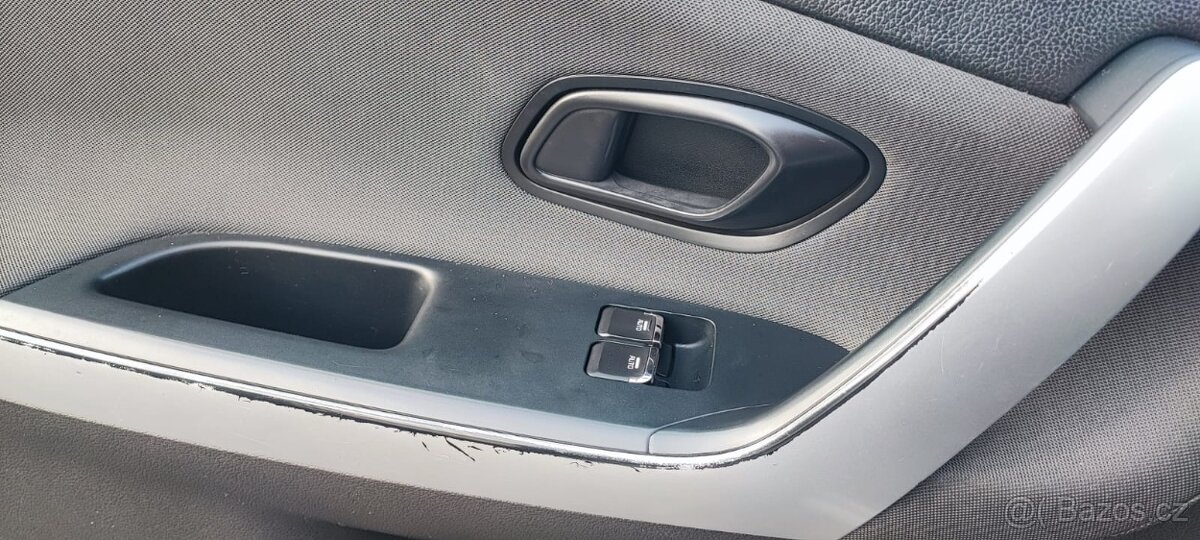 Kia Cee'd 1.4i - 8