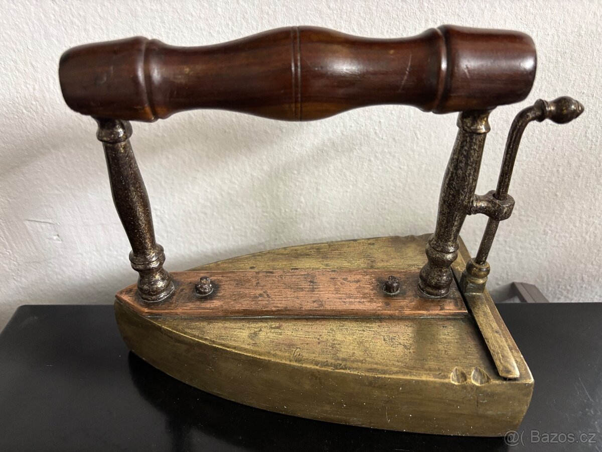 Mosazná žehlička Biedermeier - 8