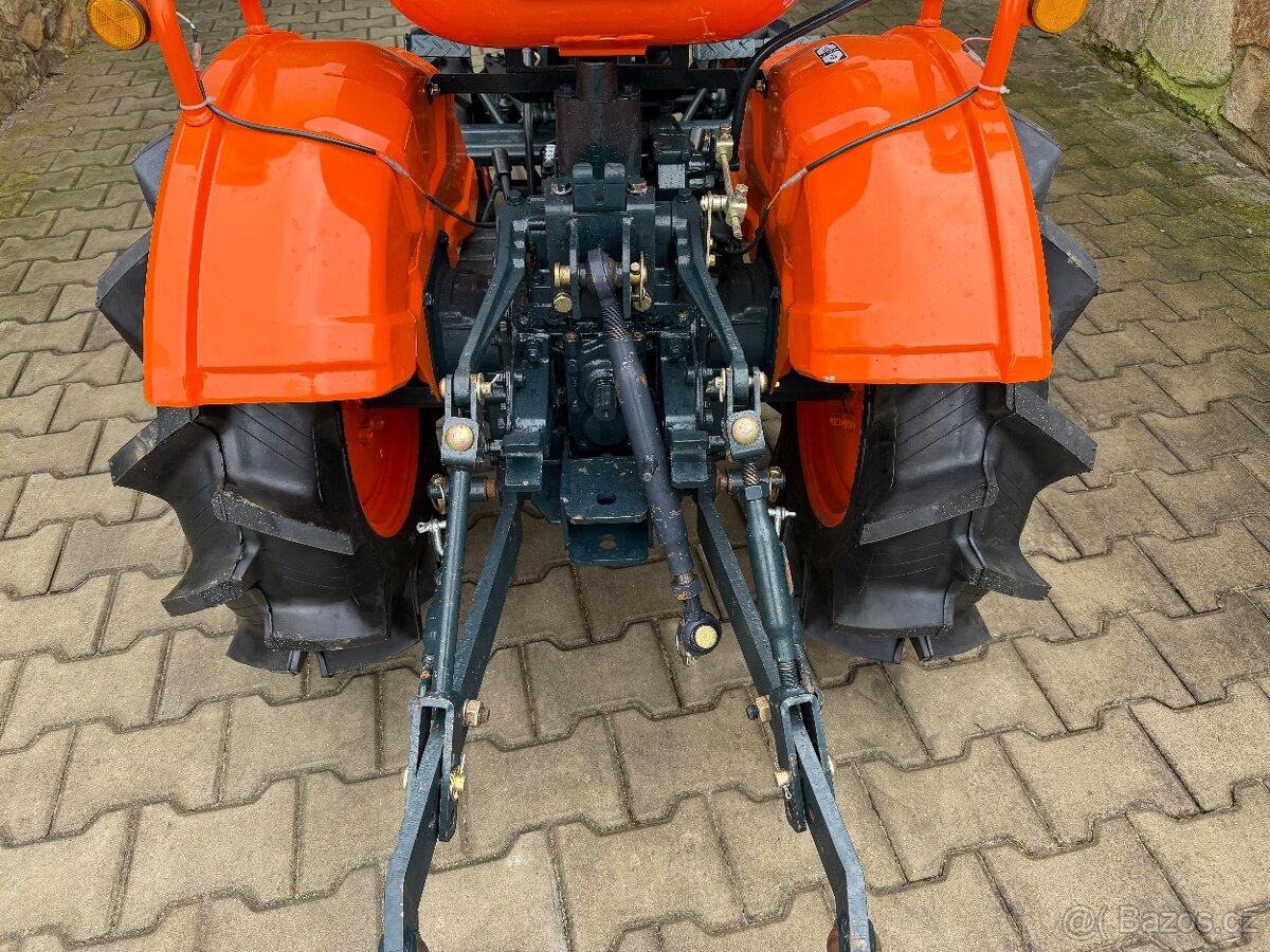 malotraktor Kubota B5000 - 8