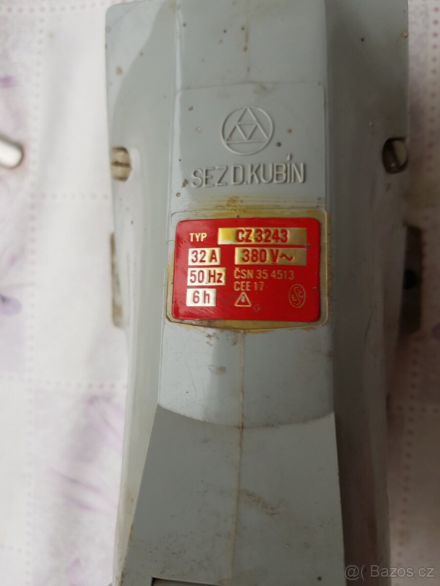 Vypínače, zástrčky, jističe, relé, zásuvka 380V/32A - 8