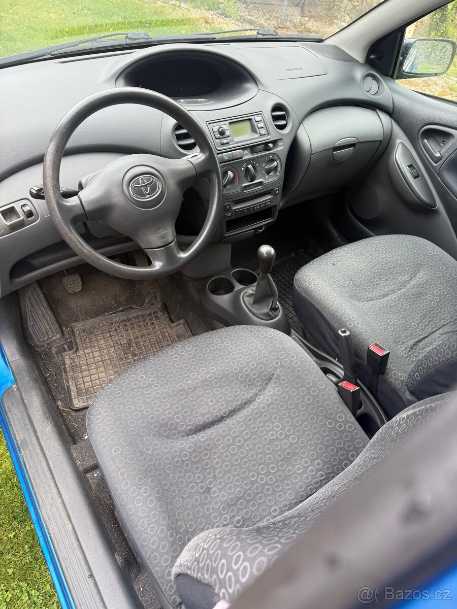 Toyota Yaris 1.0 rok 2003 - 8