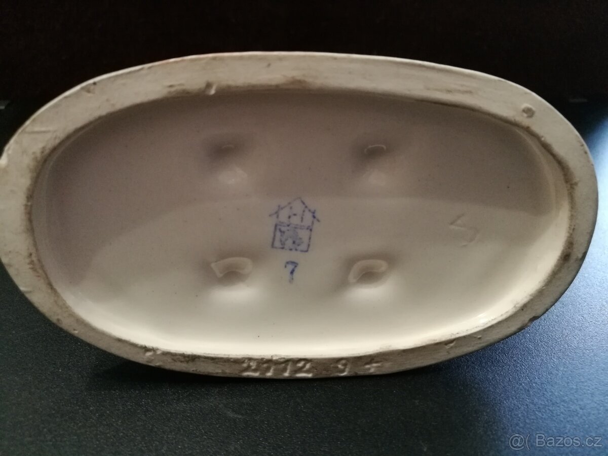 prodam dve porcelanove figurky putto se srdickem - 8