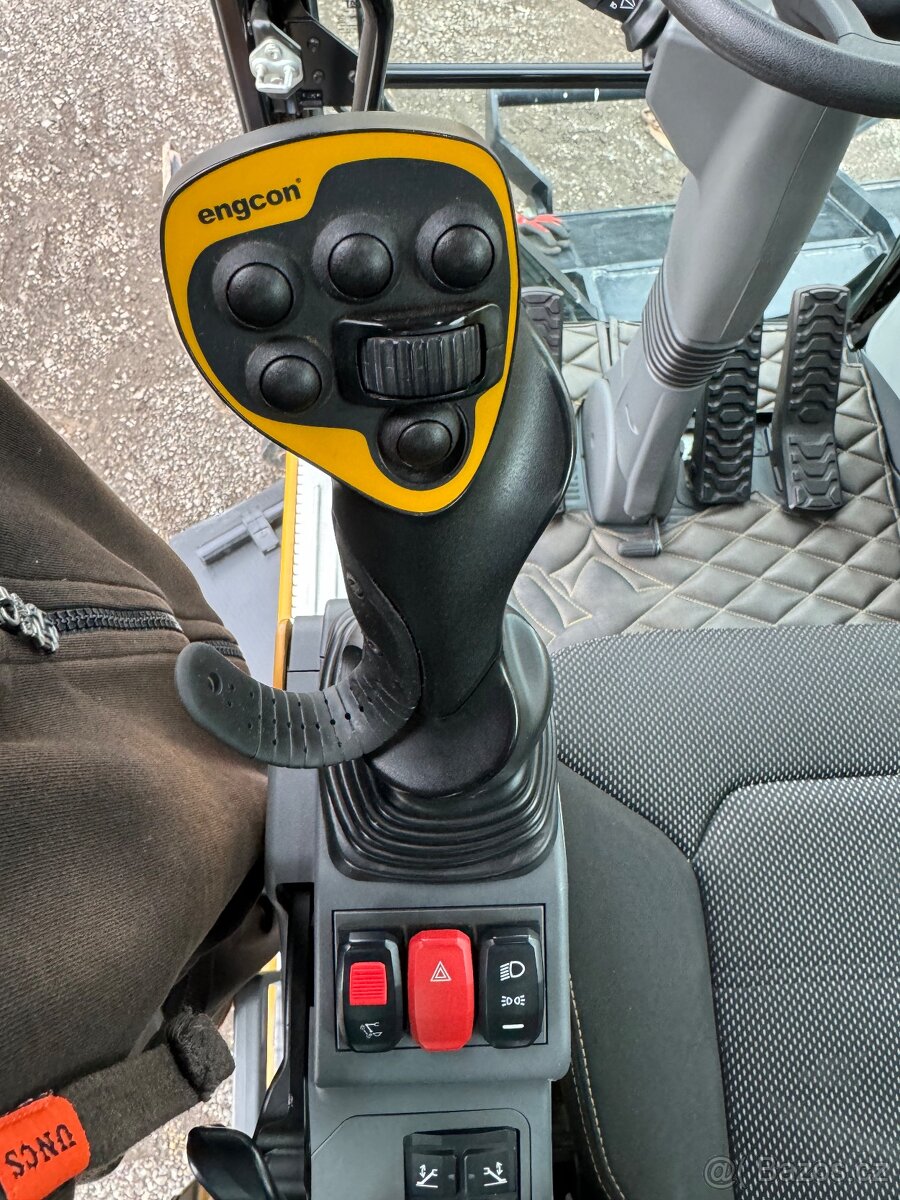 CAT 318 MAX Výbava ENGCOM-kleště. - 8