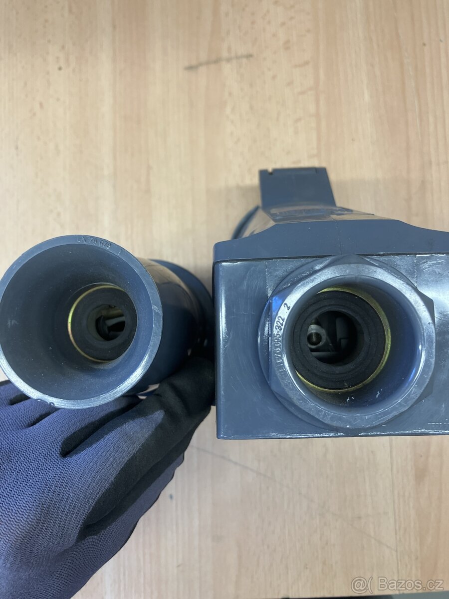 Nástěnná zásuvka s vidlicí - 8