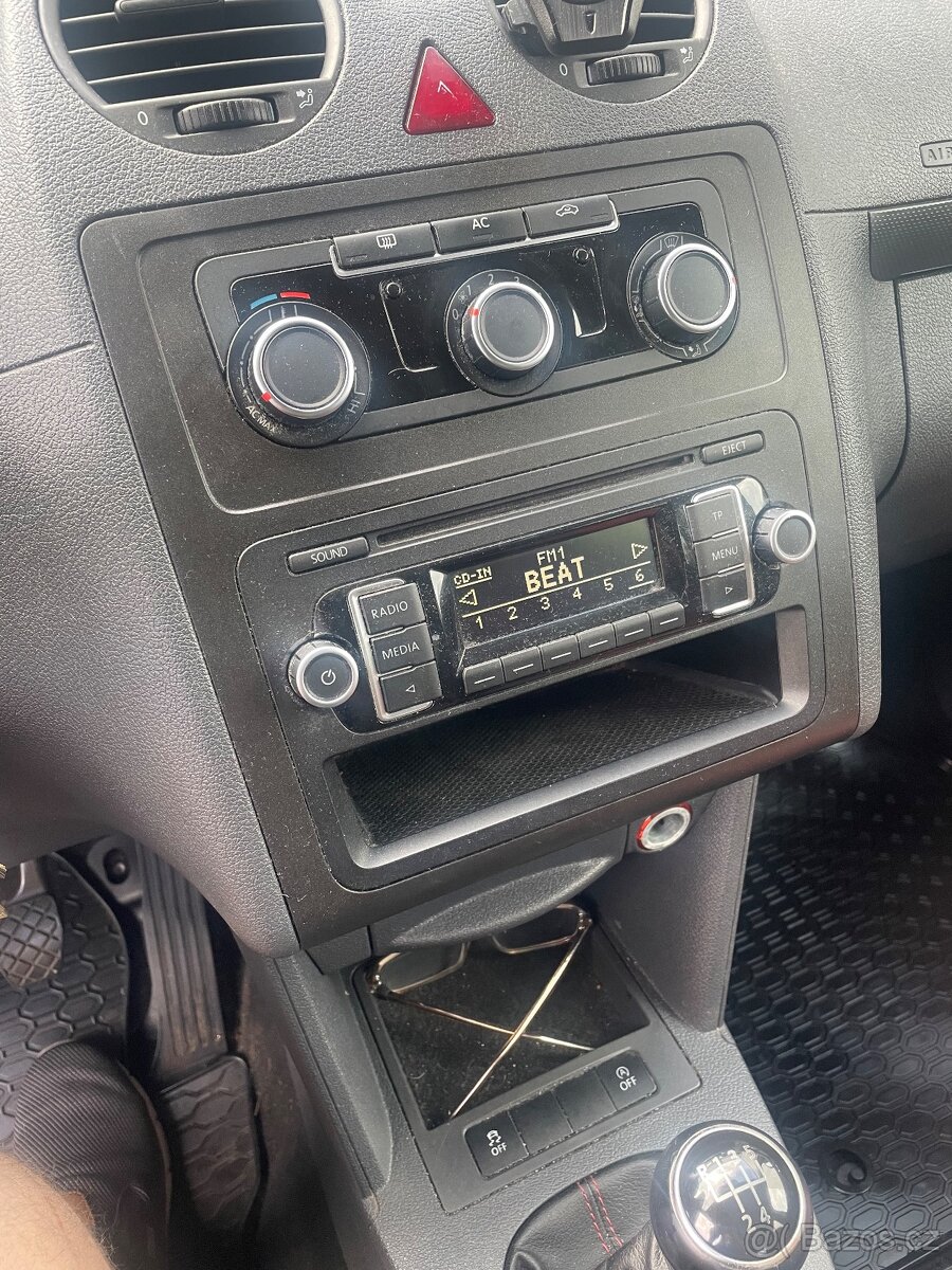 Prodám VW Caddy 1,2 TSI 77kW - 8