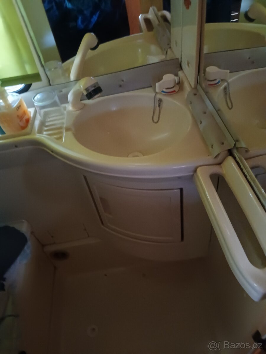 Karavan s pevným stáním - 8