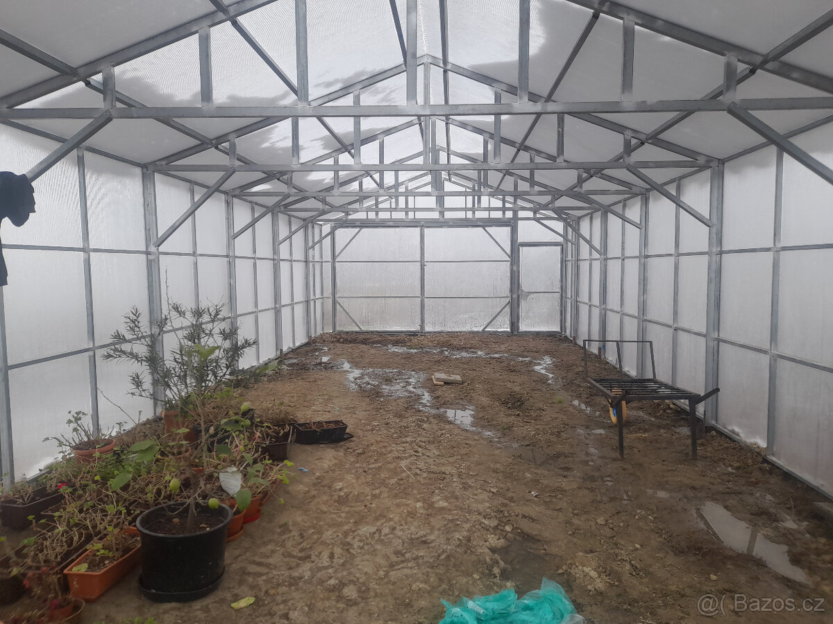 Skleník z polykarbonátu - 8