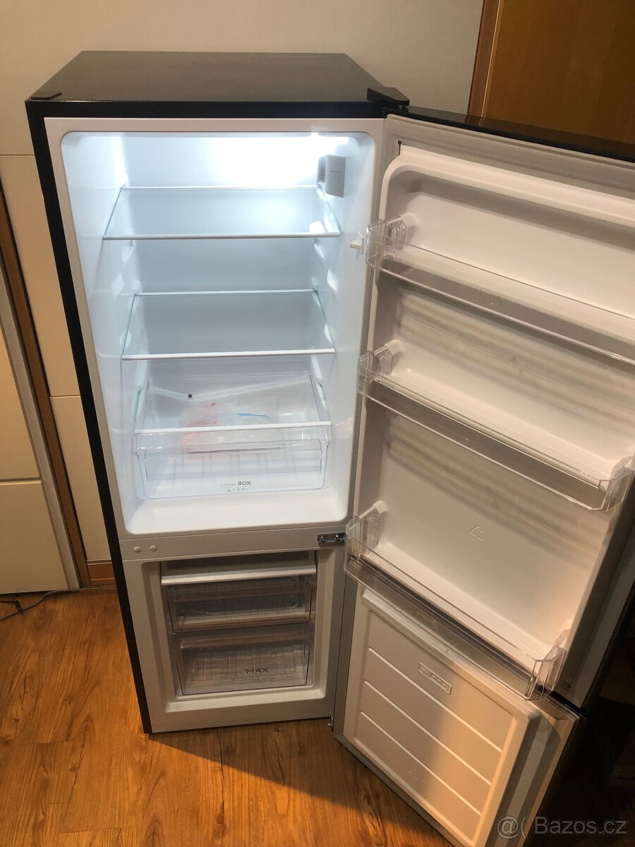 Malá lednice s mrazákem Siguro BF-c241y zánovní - 8