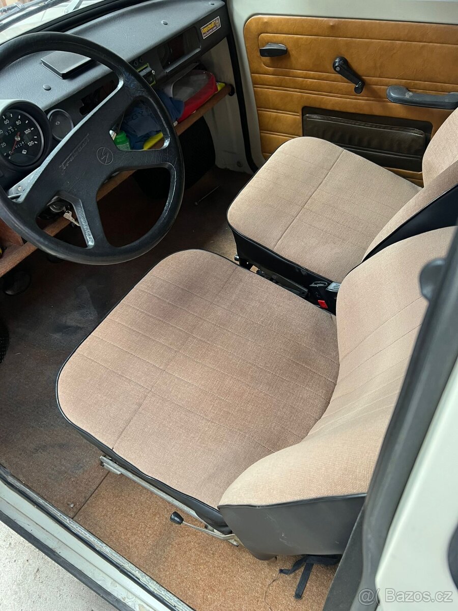 TRABANT 601 COMBI - 8