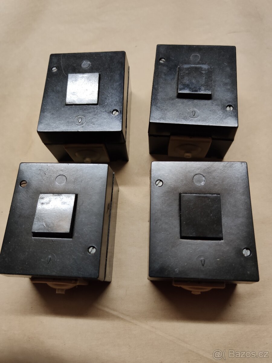 Zásuvky, zástrčky - 8