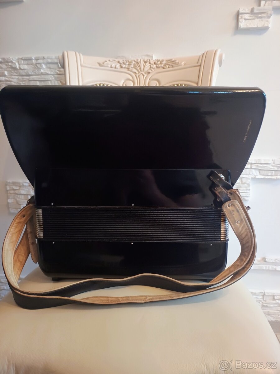 Opravář prodává akordeon Hohner 96 basů - 8