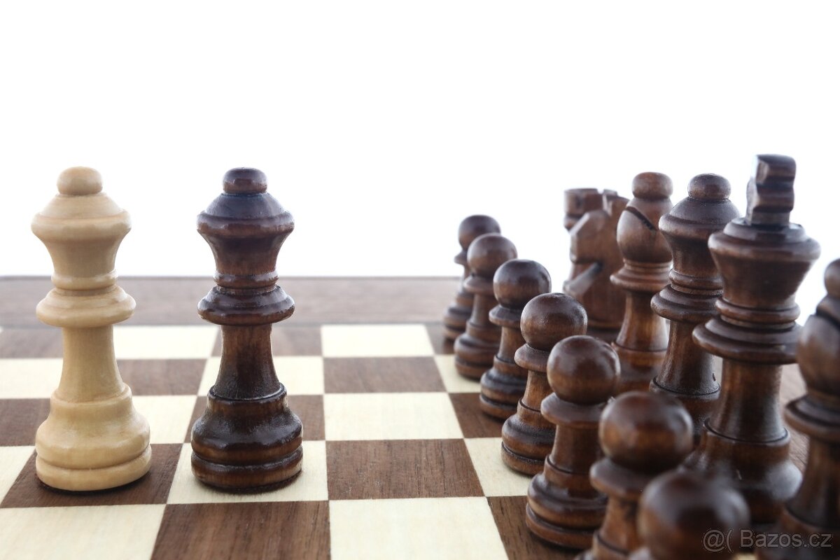 Dřevěná šachovnice Octagon 34x34 cm s magnetickými figurkami - 8