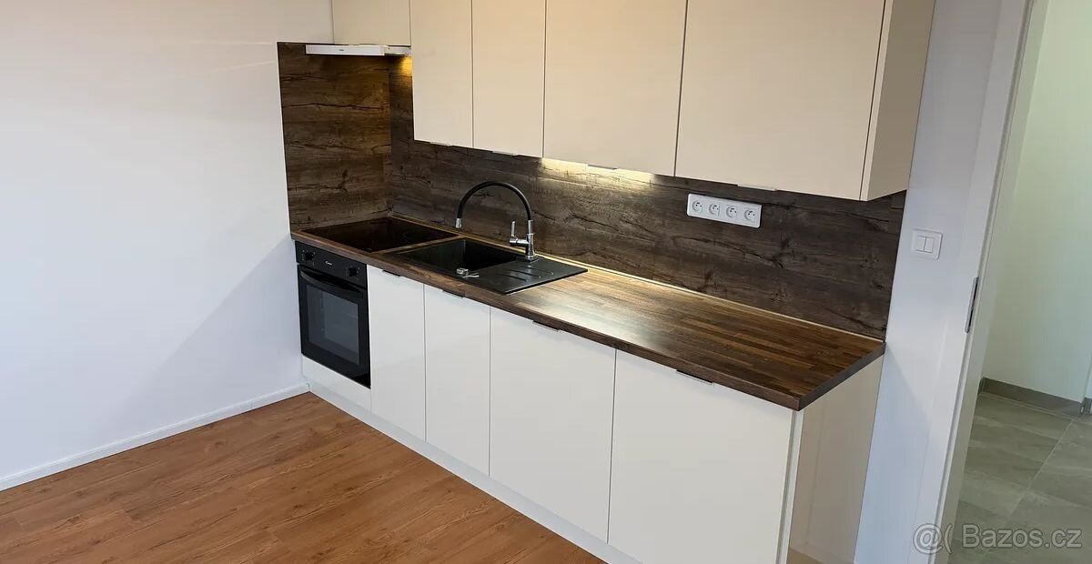Pronájem 2+kk - 8
