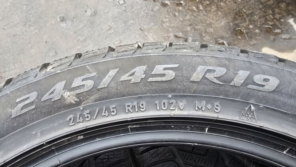 Zimní pneu 245/45/19 Pirelli - 8