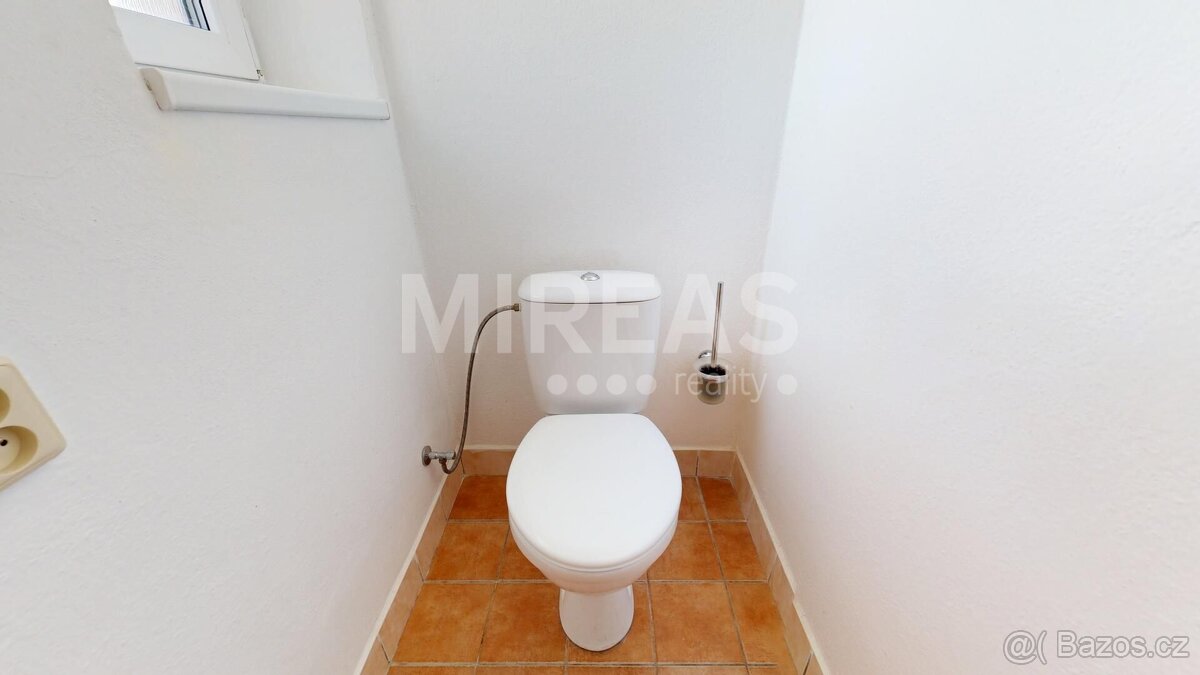 Jiřice, pronájem rodinného domu 4+1, 120 m2 na pozemku 550 m - 8