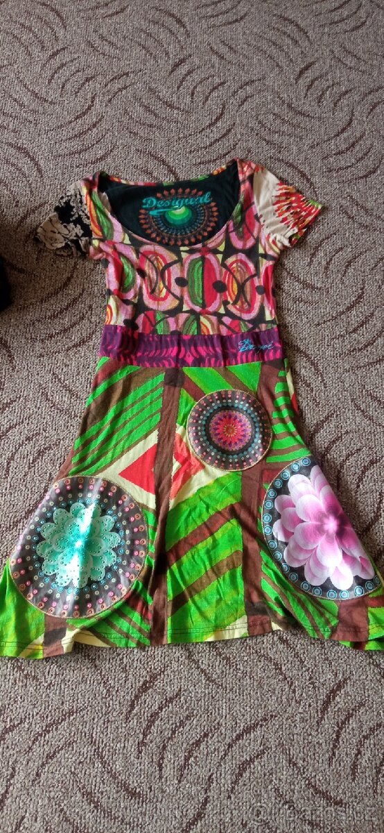 RŮZNÉ ŠATY VÝBĚR V GALERII KUS 50KČ - 8