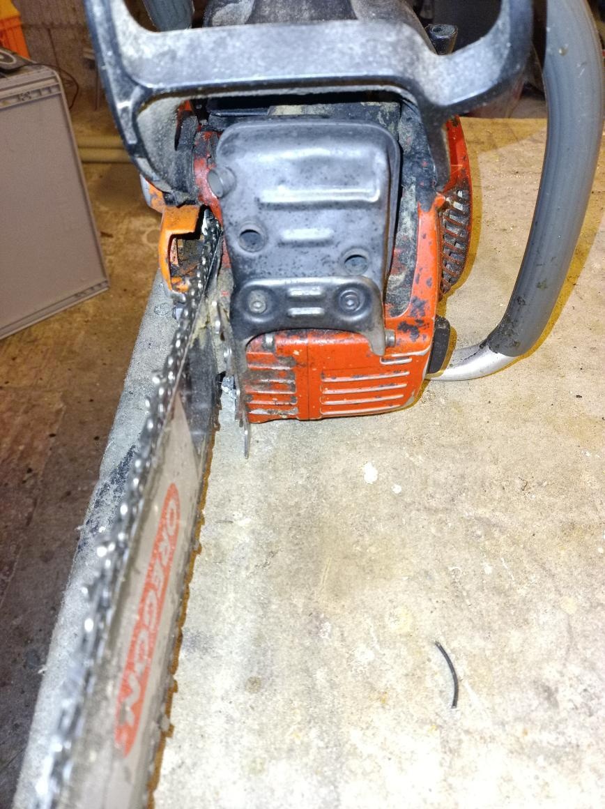 Prodám motorovou pilu Jonsered CS 2159 - 8