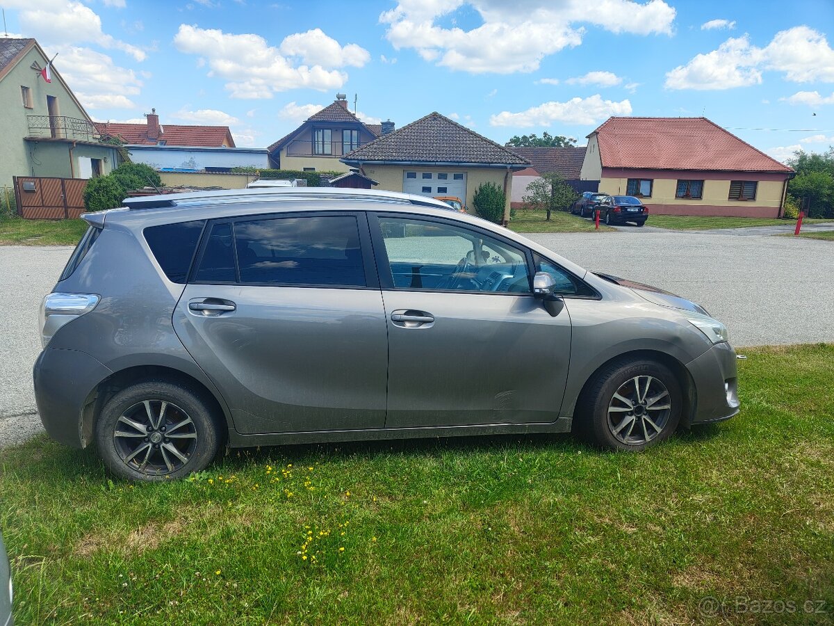 Prodám Toyota verso r.v.2015 - 8