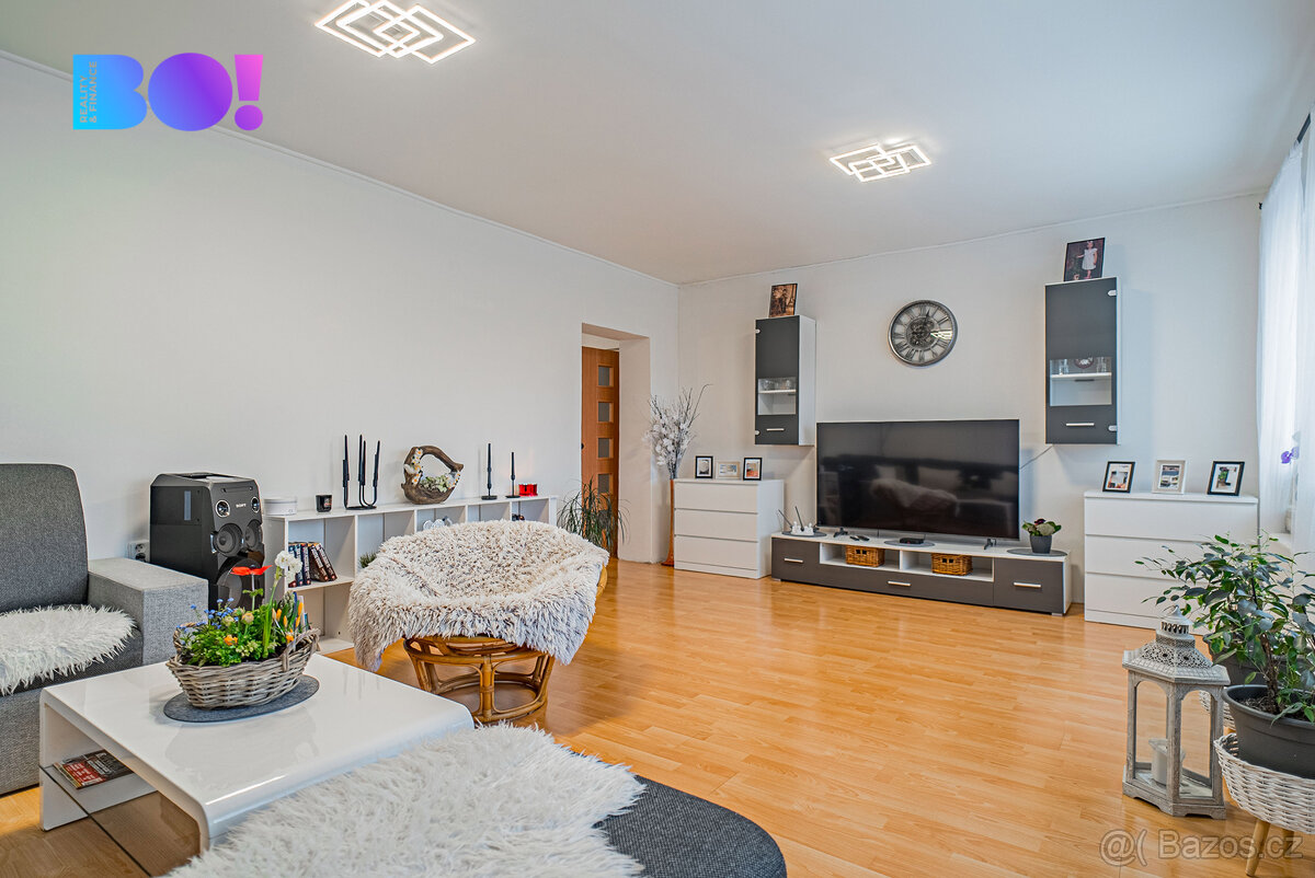 Vícegenerační rodinný dům se třemi bytovými jednotkami – Kar - 8