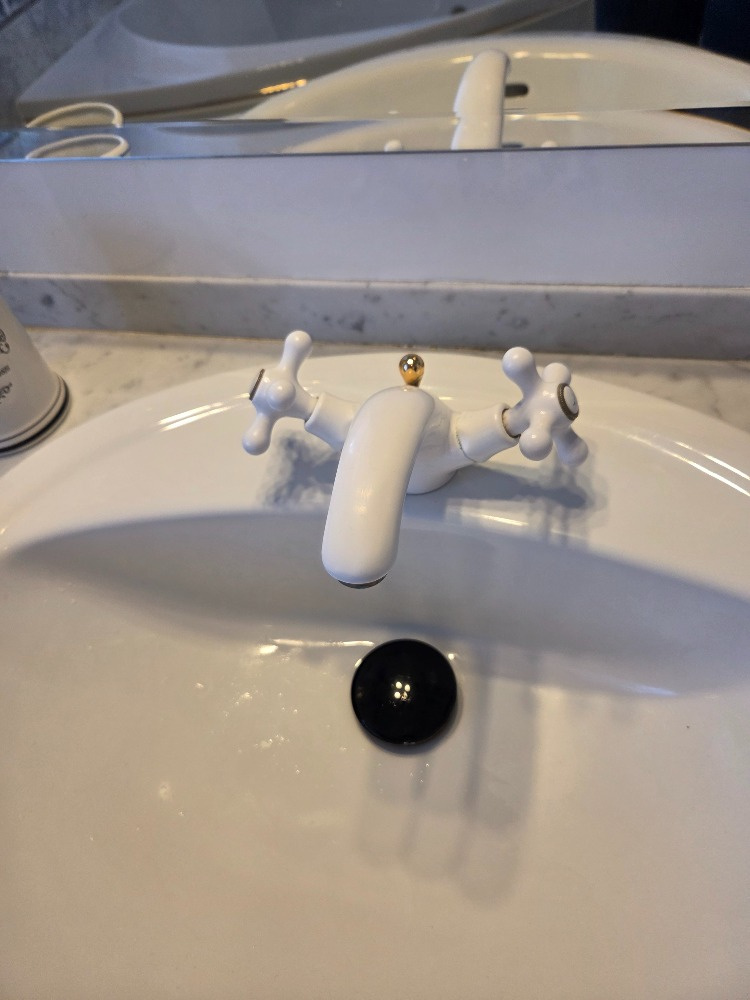 KOUPELNOVÝ NÁBYTEK - 8