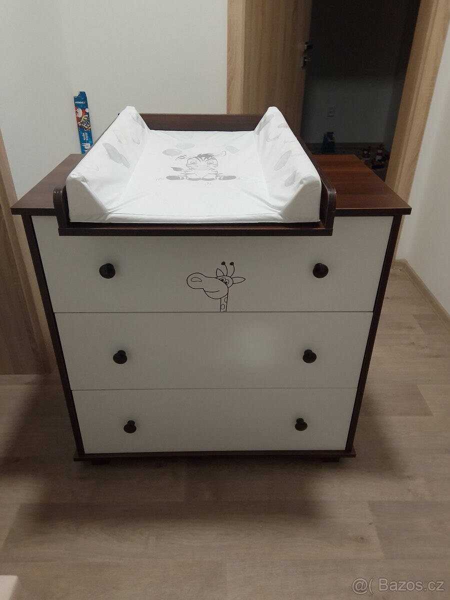 Postýlka a komoda - 8