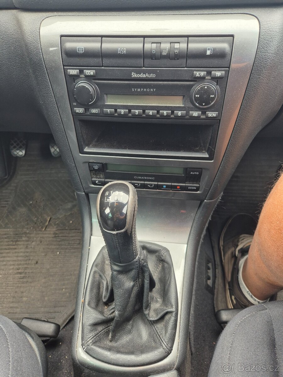 Skoda octavia kombi 2.0 - 8