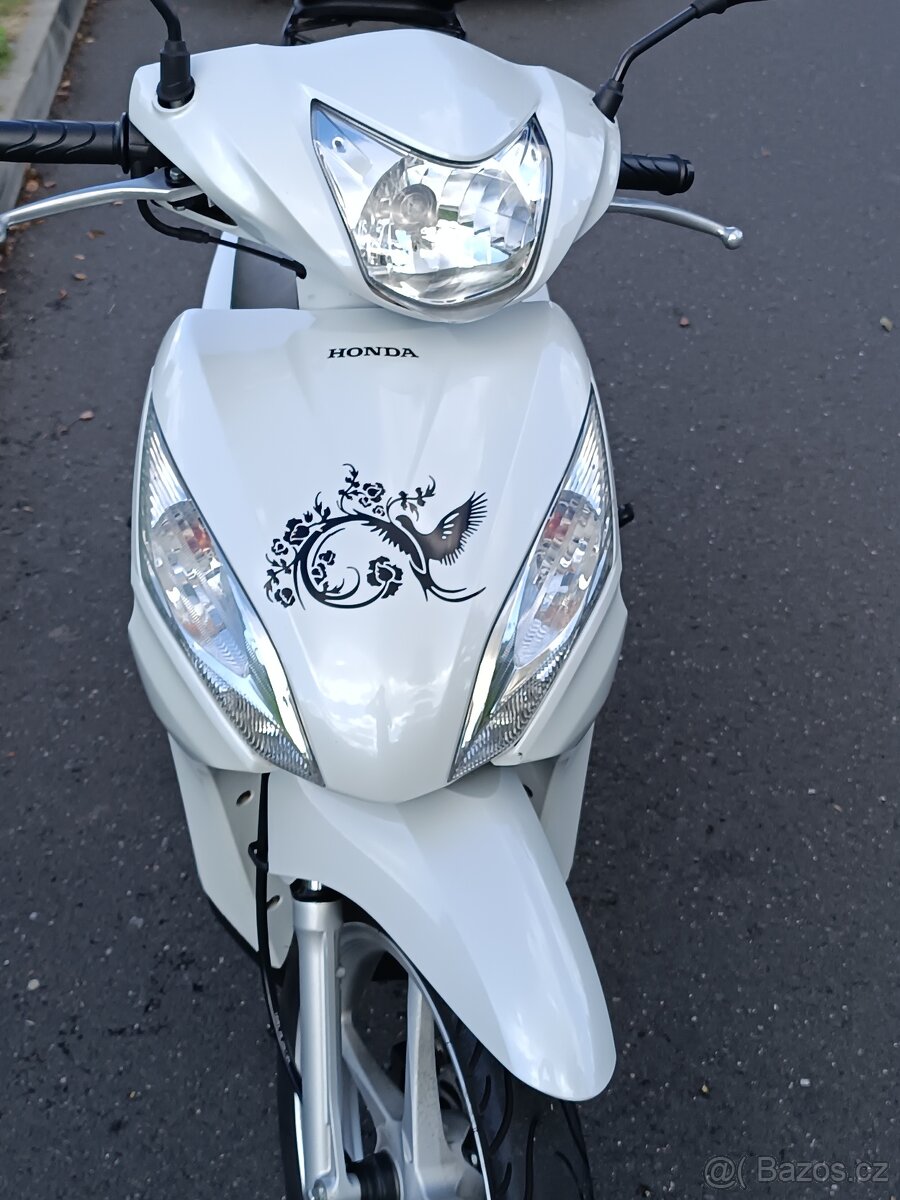 Honda SH Vision,125 , jako nový, bez investic - 8