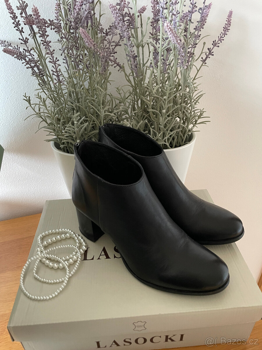 Elegantní černé kožené boty na silnějším podpatku Lasocki 39 - 8