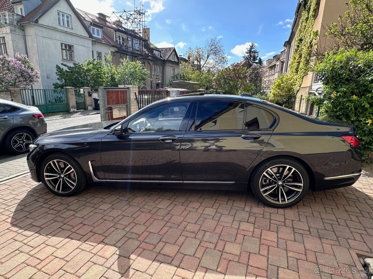 BMW 750i panorama,headuo 75tkm odpočet DPH - 8